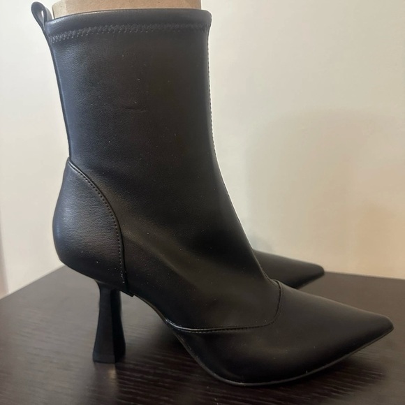 Michael Kors Clara Ankle Bootie Size 5 - Picture 1 of 7